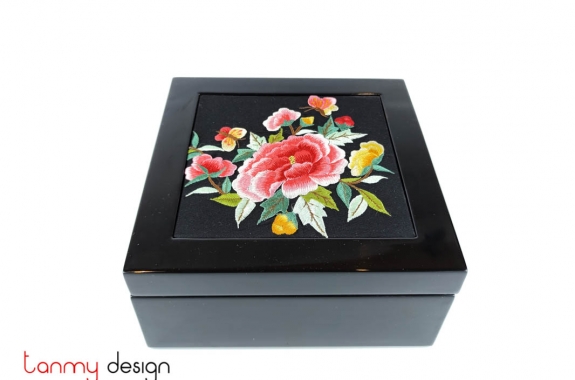  Black square lacquer box with  flower embroidered cap